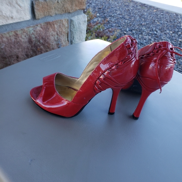 Shoes - Picture 6 of 8